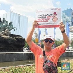 Buruh Teriak saat Demo: UU Cipta Kerja Bikin Waktu Bercinta Berkurang