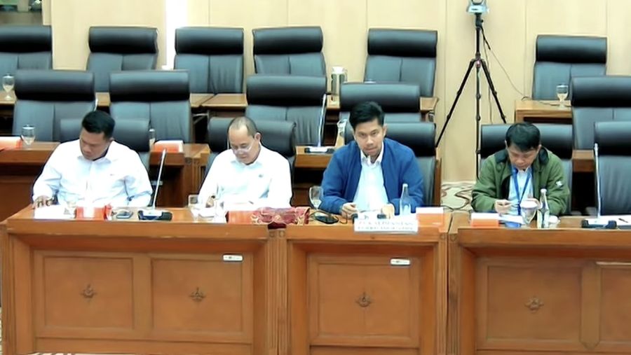 Direksi PT Kalimantan Ferro Industry (KFI) dalam apat Dengar Pendapat Umum dengan Komisi VII DPR RI. (Tangkapan Layar Youtube Komisi VII DPR RI Channel)