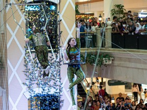 Aksi Akrobatik Flying Trapeze Kelas Dunia Terus Manjakan Mata Jakarta