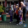 Hari pertama sekolah di SD Negeri 16 Pagi, Jakarta, Senin (8/7/20234). (CNBC Indonesia/Muhammad Sabki)