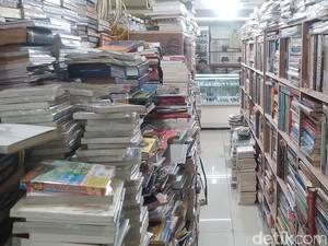 Reda Derita Pedagang di Pasar Buku Blok M