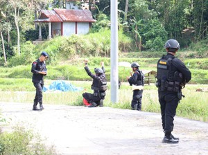 Warga Tana Toraja Temukan Granat di Sawah, Tim Jibom Polda Sulsel Ledakkan
