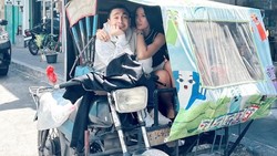 Keseruan Raditya Dika-Ariel Tatum Sambangi Medan, Promosi Film-Kulineran