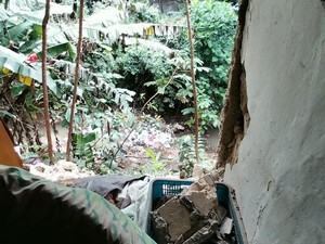 Rumah Warga di Bogor Jebol Terbawa Longsor, Penghuni Diimbau Mengungsi