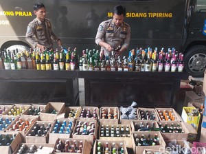Satpol PP Bogor Musnahkan 1.890 Botol Miras Ilegal, Sitaan Selama 3 Bulan
