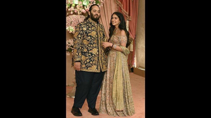 Anant Ambani, son of businessman Mukesh Ambani, poses with his fiance Radhika Merchant on the red carpet during the sangeet ceremony at Jio World Centre, Mumbai, India, July 5, 2024. REUTERS/Francis Mascarenhas