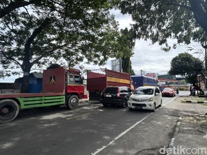 Solar Langka di Parepare, Sopir Truk Antre-Nginap 2 Malam di SPBU