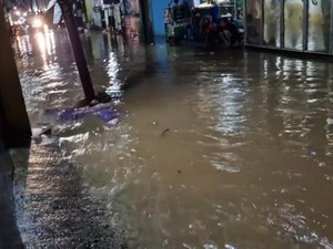 Banjir di Beberapa Titik Depok Usai Hujan Deras, Sejumlah Motor Mogok