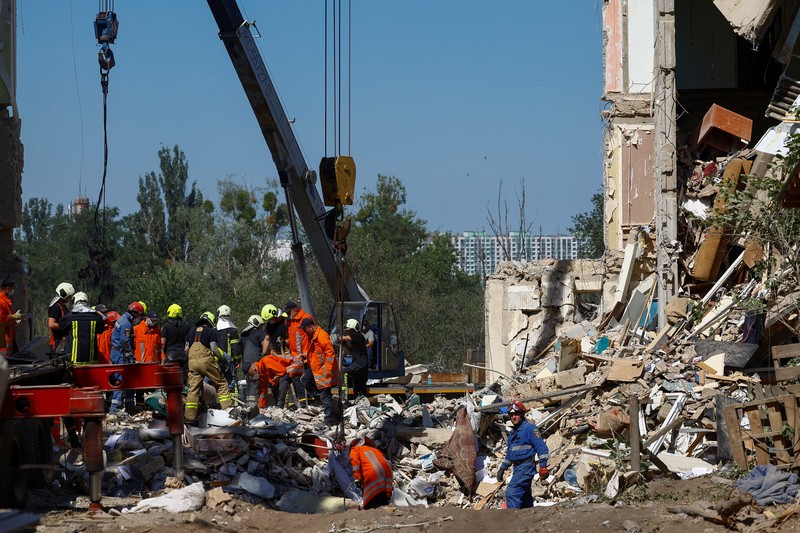 Pasca serangan rudal Rusia di Rumah Sakit Anak Okhmatdyt di Kyiv, Ukraina, Selasa (9/7/2024). (REUTERS/Thomas Peter) Pasca serangan rudal Rusia di Rumah Sakit Anak Okhmatdyt di Kyiv, Ukraina, Selasa (9/7/2024). (REUTERS/Thomas Peter)