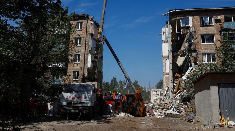 Pasca serangan rudal Rusia di Rumah Sakit Anak Okhmatdyt di Kyiv, Ukraina, Selasa (9/7/2024). (REUTERS/Thomas Peter)