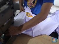 Daya Beli Orang RI Anjlok, Terlihat dari Penjualan Seragam Sekolah