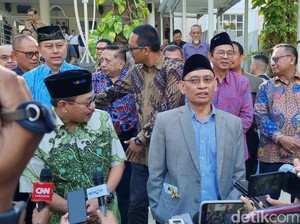Rektor Unair soal Alasan Pencopotan Prof BUS dari Dekan FK: Itu Masa Lalu!