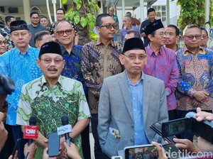 Diangkat Kembali Jadi Dekan FK Unair, Prof BUS: Ini Salah Saya