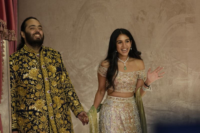 INDIA-AMBANI/WEDDING Anant Ambani, son of businessman Mukesh Ambani, poses with his fiance Radhika Merchant on the red carpet during the sangeet ceremony at Jio World Centre, Mumbai, India, July 5, 2024. REUTERS/Francis Mascarenhas