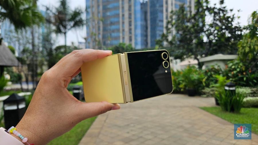Samsung Galaxy Flip 6. (վ/Intan)