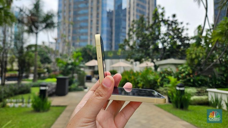 Samsung Galaxy Flip 6. (վ/Intan)