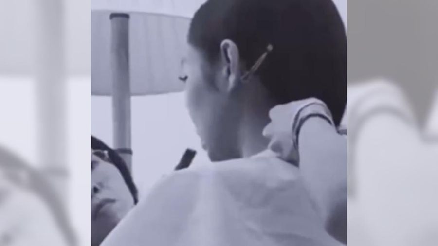 Sebuah video terekam aktris girlband Jennie BLACKPINK Diduga Lagi Nge-vape. (X @nona15648321)