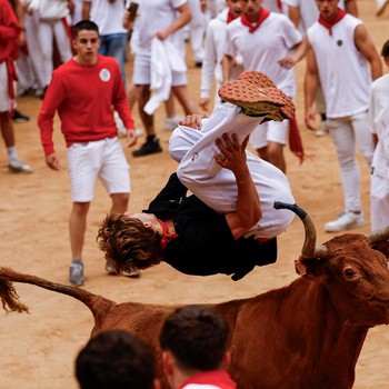 Potret Festival San Fermin Spanyol, Ribuan Orang Dikejar Banteng