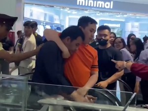 Viral, Copet Beraksi di Grand Mall Batam