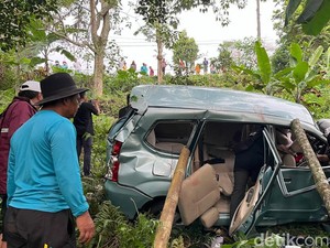 Kesaksian Warga Saat  Avanza di Mojokerto Terjun ke Jurang 20 Meter