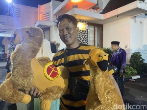 Berkah Haji Bagi Borah, Cuan Puluhan Juta dari Jualan Boneka Unta