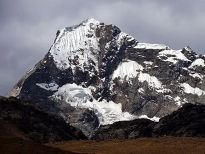 Video: Aksi Polisi Peru Selamatkan 2 Turis Jepang dari Gunung Huascaran
