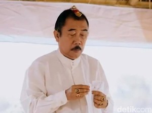 Ida Pedanda Wayahan Bun dari Griya Sanur Pejeng Gianyar Lebar