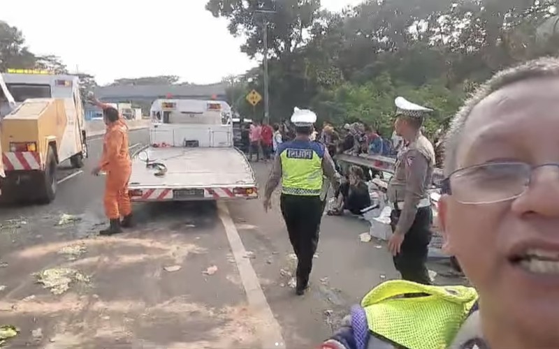 Kecelakaan beruntun terjadi di Tol Cipularang Km 86 Bandung arah Jakarta. (Dok. Istimewa) Kecelakaan beruntun terjadi di Tol Cipularang Km 86 Bandung arah Jakarta. (Dok. Istimewa)