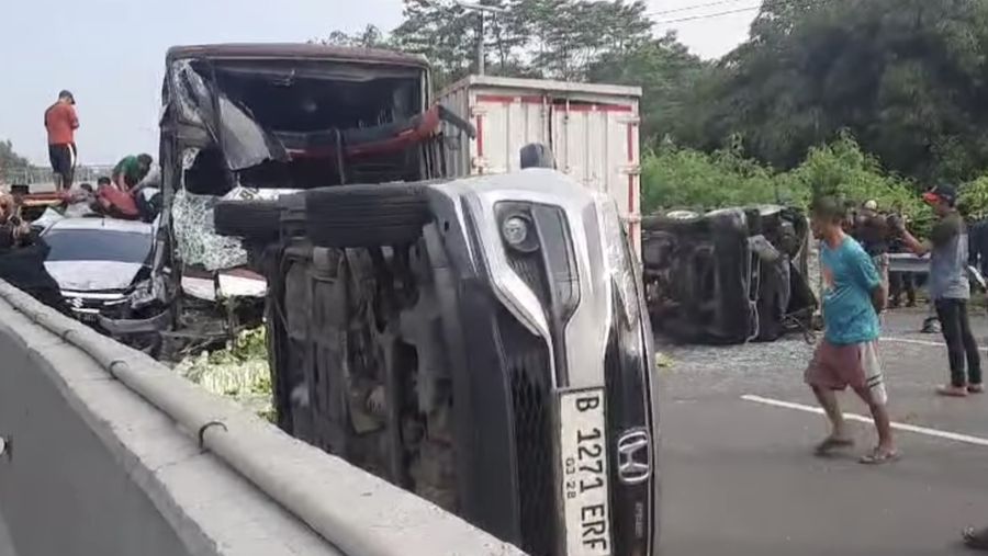 Kecelakaan beruntun terjadi di Tol Cipularang Km 86 Bandung arah Jakarta. (Dok. Istimewa)