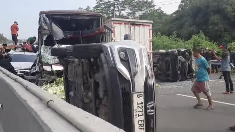 Kecelakaan beruntun terjadi di Tol Cipularang Km 86 Bandung arah Jakarta. (Dok. Istimewa)