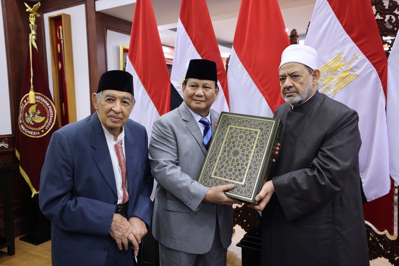 Menteri Pertahanan (Menhan) RI Prabowo Subianto menerima kunjungan dari Grand Syekh atau Imam Besar Al Azhar Mesir, Ahmed Al Tayeb di Kementerian Pertahanan, Rabu (10/7/2024). (Dok. Kementerian Pertahanan) Menteri Pertahanan (Menhan) RI Prabowo Subianto menerima kunjungan dari Grand Syekh atau Imam Besar Al Azhar Mesir, Ahmed Al Tayeb di Kementerian Pertahanan, Rabu (10/7/2024). (Dok. Kementerian Pertahanan)