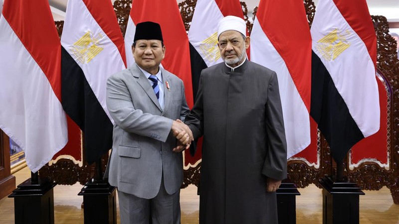 Menteri Pertahanan (Menhan) RI Prabowo Subianto menerima kunjungan dari Grand Syekh atau Imam Besar Al Azhar Mesir, Ahmed Al Tayeb di Kementerian Pertahanan, Rabu (10/7/2024). (Dok. Kementerian Pertahanan)