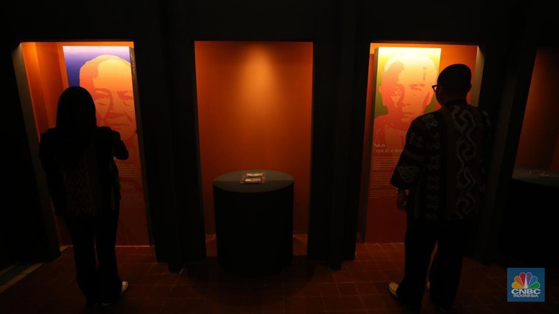 Pameran temporer Museum Bank Indonesia dengan nama D'Commentry (The Comunication and Education on Numismatic History) dengan tema 