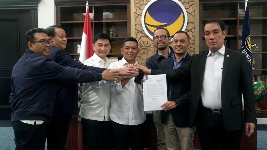 Partai NasDem memberikan surat rekomendasi kepada Andra Soni dan Achmad Dimyati Natakusumah untuk maju sebagai bakal cagub dan cawagub di Pilgub Banten 2024. NasDem resmi bergabung dengan Koalisi Indonesia Maju. (Dok. Partai Nasdem)