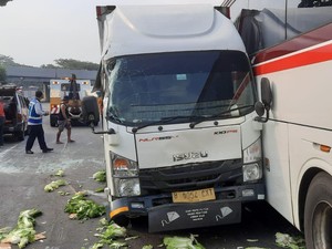 10 Kendaraan Tabrakan Beruntun di Tol Cipularang, Begini Kronologinya