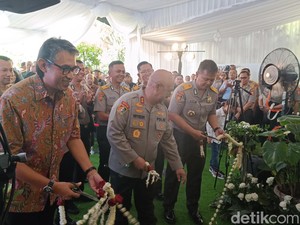 Sespimti Lemdiklat Polri Luncurkan Buku-Gelar Pameran tentang Jenderal Hoegeng