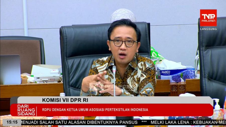 Wakil Ketua Komisi VII DPR RI Bambang Haryadi saat memimpin Rapat Dengar Pendapat Umum (RDPU) Asosiasi Pertekstilan Indonesia (API) di Jakarta, Rabu (10/7/204). (Dok Tangkapan Layar)