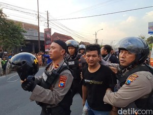 2 Pemuda Mabuk di Jombang Hadang Bus Harapan Jaya Berujung Dihajar Warga