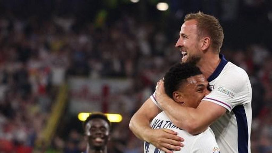 England's forward #09 Harry Kane (R) celebrates with England's forward #19 Ollie Watkins after winning the UEFA Euro 2024 semi-final football match between the Netherlands and England at the BVB Stadion in Dortmund on July 10, 2024. (Photo by Adrian DENNIS / AFP)