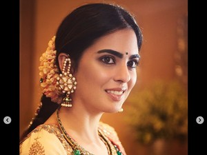 Gaya Miliaran Isha Ambani, Putri Orang Terkaya Asia di Pesta Prewedding Adik