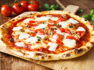 7 Tempat Makan Pizza di Jogja yang Enak, dari yang Viral hingga Hidden Gem!
