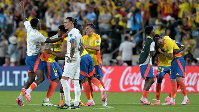 Keributan pemain yang melibatkan beberapa ofisial dari Kolombia dan Uruguay terjadi usai peluit akhir dibunyikan wasit di semifinal Copa America 2024, Kamis (11/7/2024). (Chandan Khanna / AFP)