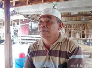 Alasan Pria Segel Sekolah hingga Siswa Belajar di Pinggir Jalan: Kesal ke Pemda