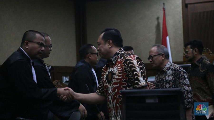 Majelis Hakim Pengadilan Tindak Pidana Korupsi Jakarta menjatuhkan pidana terhadap terdakwa mantan Menteri Pertanian Syahrul Yasin Limpo pidana penjara 10 tahun dan denda sejumlah Rp 300 juta dalam tindak pidana pemerasan dan gratifikasi di lingkungan Kementerian Pertanian di Pengadilan Tipikor Jakarta, Kamis (11/7/2024). (CNBC Indonesia/Muhammad Sabki)