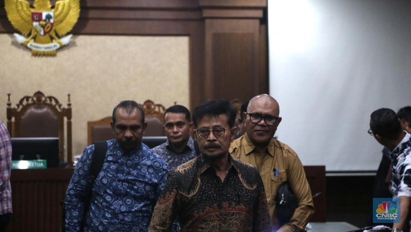 Majelis Hakim Pengadilan Tindak Pidana Korupsi Jakarta menjatuhkan pidana terhadap terdakwa mantan Menteri Pertanian Syahrul Yasin Limpo pidana penjara 10 tahun dan denda sejumlah Rp 300 juta dalam tindak pidana pemerasan dan gratifikasi di lingkungan Kementerian Pertanian di Pengadilan Tipikor Jakarta, Kamis (11/7/2024). (CNBC Indonesia/Muhammad Sabki)