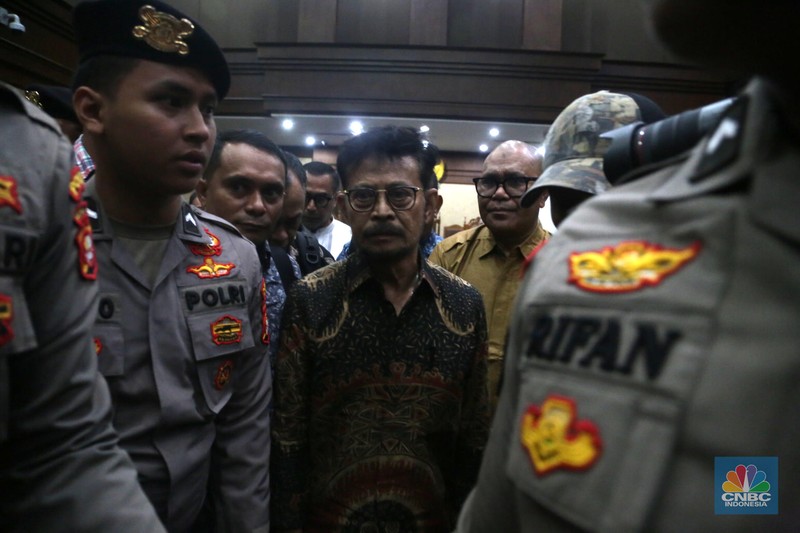 Majelis Hakim Pengadilan Tindak Pidana Korupsi Jakarta menjatuhkan pidana terhadap terdakwa mantan Menteri Pertanian Syahrul Yasin Limpo pidana penjara 10 tahun dan denda sejumlah Rp 300 juta dalam tindak pidana pemerasan dan gratifikasi di lingkungan Kementerian Pertanian di Pengadilan Tipikor Jakarta, Kamis (11/7/2024). (CNBC Indonesia/Muhammad Sabki)