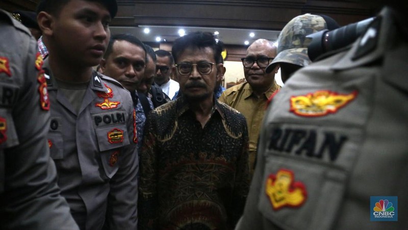 Majelis Hakim Pengadilan Tindak Pidana Korupsi Jakarta menjatuhkan pidana terhadap terdakwa mantan Menteri Pertanian Syahrul Yasin Limpo pidana penjara 10 tahun dan denda sejumlah Rp 300 juta dalam tindak pidana pemerasan dan gratifikasi di lingkungan Kementerian Pertanian di Pengadilan Tipikor Jakarta, Kamis (11/7/2024). (CNBC Indonesia/Muhammad Sabki)