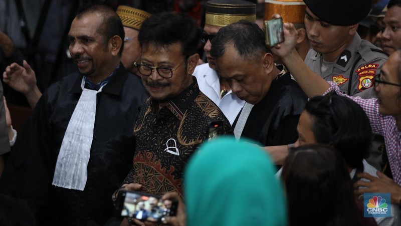 Mantan Menteri Pertanian (Mentan) Syahrul Yasin Limpo (SYL) tiba di Pengadilan Tipikor Jakarta, Kamis  11/7/2024). SYL akan menjalani sidang putusan, yakni pembacaan dakwaan terkait kasus korupsi di Kementerian Pertanian (Kementan). (CNBC Indonesia/Tri Susilo)