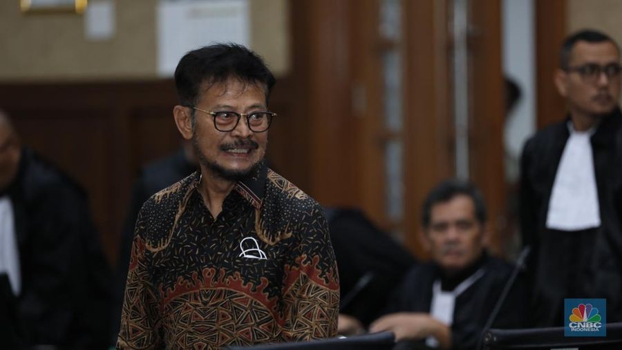 Mantan Menteri Pertanian (Mentan) Syahrul Yasin Limpo (SYL) tiba di Pengadilan Tipikor Jakarta, Kamis  11/7/2024). SYL akan menjalani sidang putusan, yakni pembacaan dakwaan terkait kasus korupsi di Kementerian Pertanian (Kementan). (CNBC Indonesia/Tri Susilo)