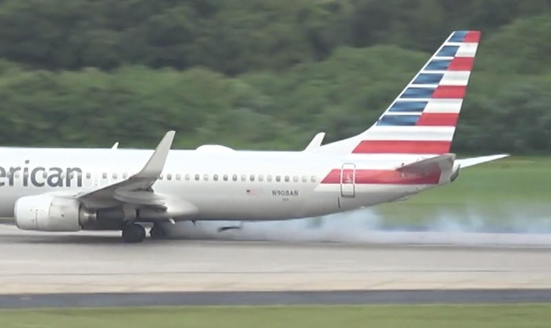 Pesawat United Airlines kehilangan roda pendaratan saat lepas landas dari Los Angeles, namun berhasil mendarat dengan selamat di Denver, tujuan yang direncanakan, tanpa ada korban luka. Pesawat United Airlines kehilangan roda pendaratan saat lepas landas dari Los Angeles, namun berhasil mendarat dengan selamat di Denver, tujuan yang direncanakan, tanpa ada korban luka. (Tangkapan Layar Video Reuters/STORYFUL)